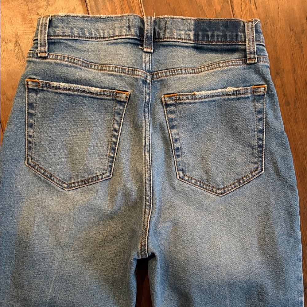 Abercrombie & Fitch Light Blue Cropped Straight Distressed Jeans- Size 27 - Picture 5 of 5